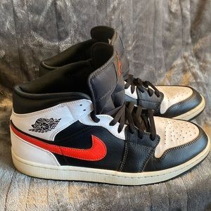 Nike Air Jordan 1 - chile red